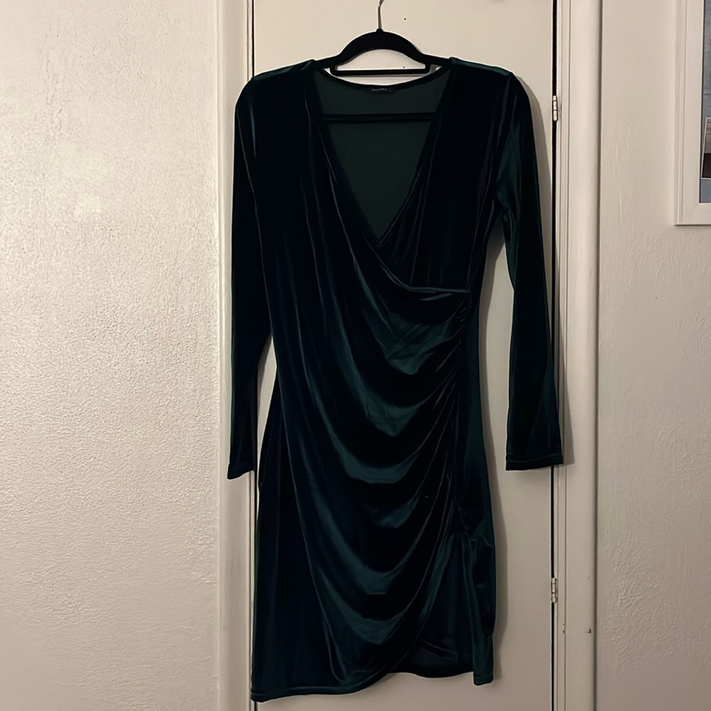 Emerald Green Velvet long sleeve midi dress for New without tags